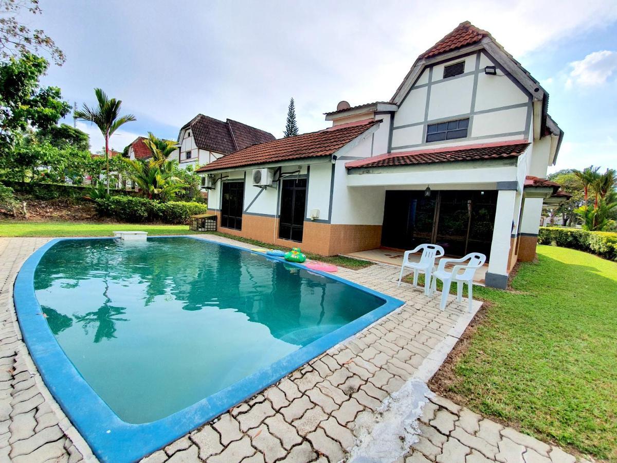 Melaka Afamosa Villa With Private Pool For 10 Pax Алор-Гаджах Экстерьер фото
