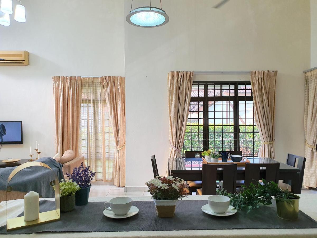 Melaka Afamosa Villa With Private Pool For 10 Pax Алор-Гаджах Экстерьер фото