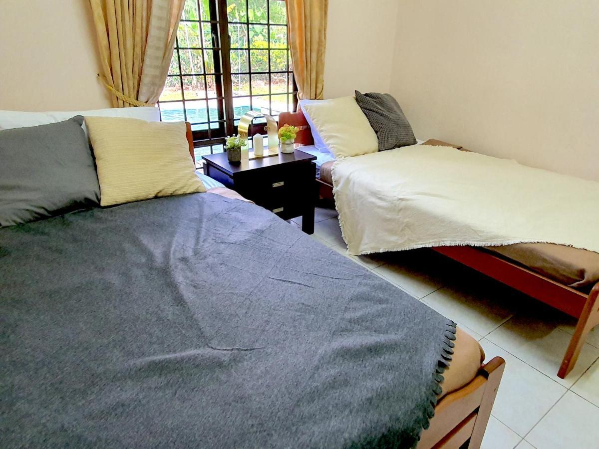 Melaka Afamosa Villa With Private Pool For 10 Pax Алор-Гаджах Экстерьер фото